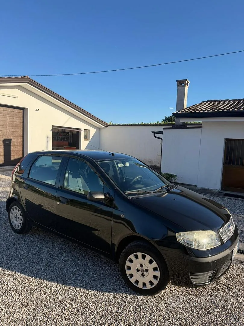 Fiat Punto 2009 photo 2
