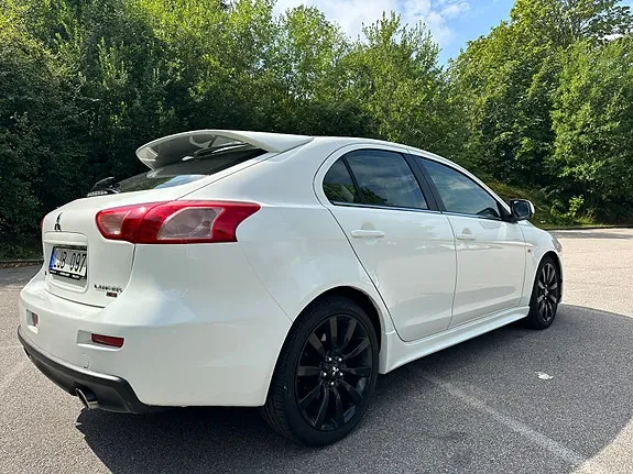 Mitsubishi Lancer 2010 photo 2