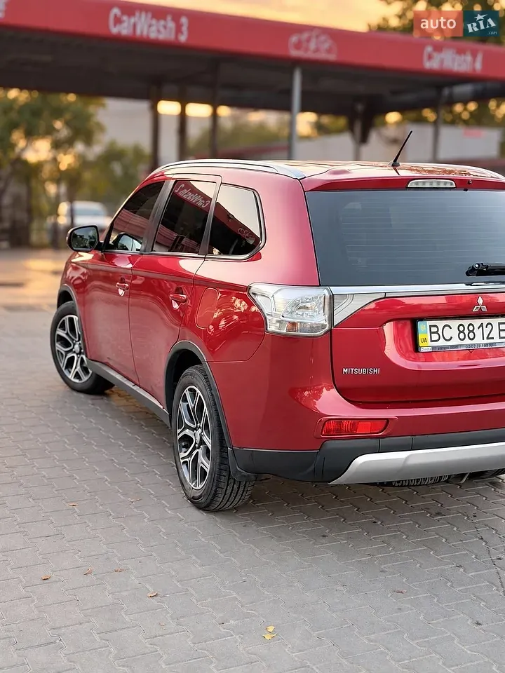 Mitsubishi Outlander 2014 photo 4