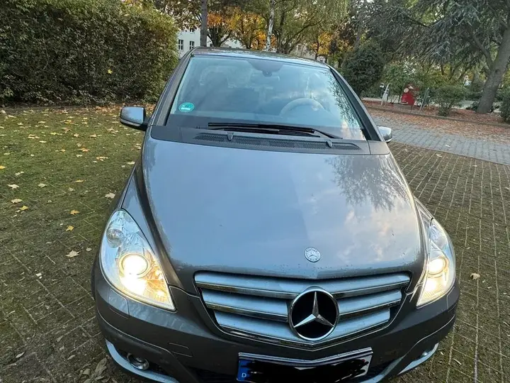 Mercedes-Benz B 200