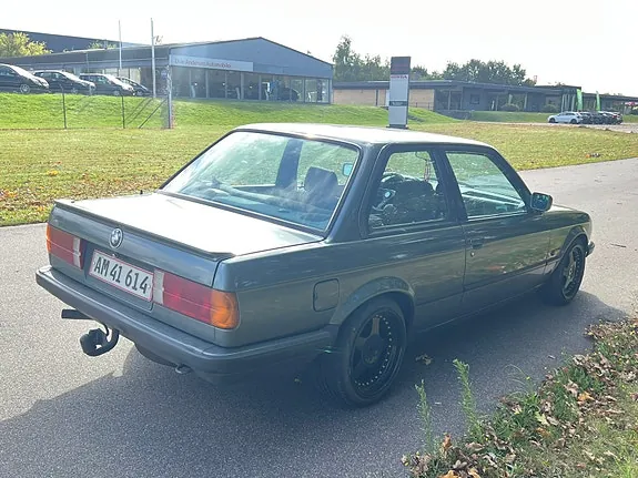 BMW 320I 1985 photo 5