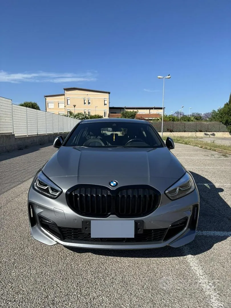 BMW 1 Series 2023 photo 2
