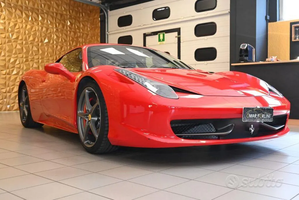Ferrari 458 Italia 2010 photo 2
