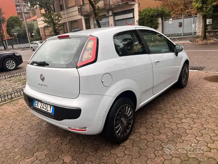 Fiat Punto Evo 2011 photo 4