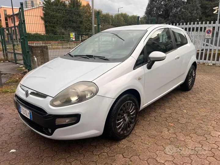 Fiat Punto Evo 2011 photo 2