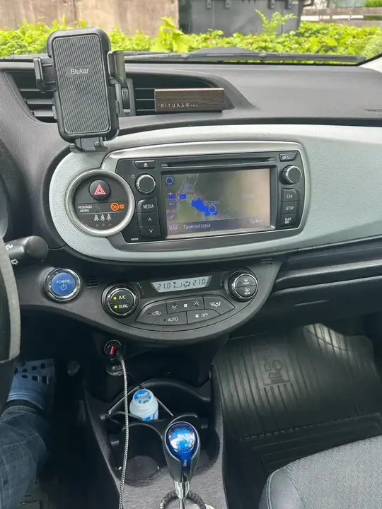 Toyota Yaris 2013 photo 3