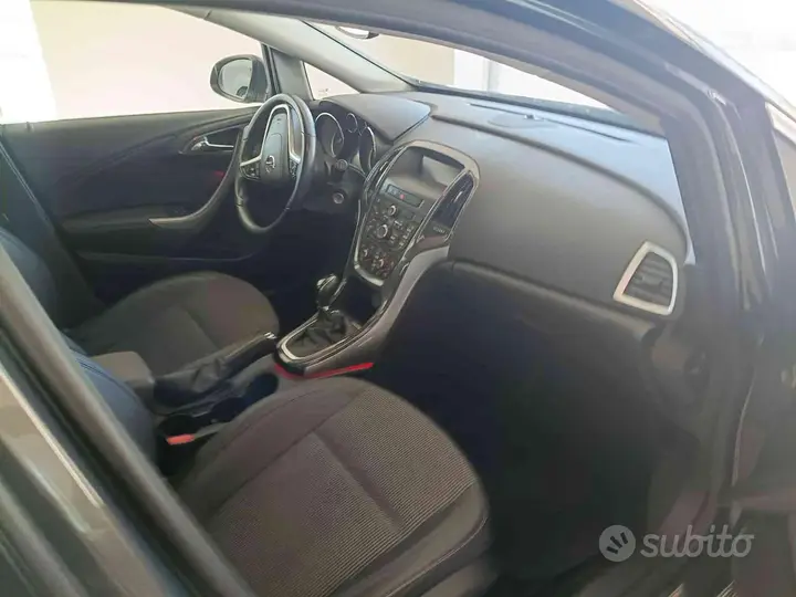 Opel Astra 2014 photo 3