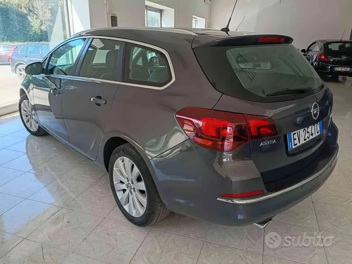 Opel Astra 2014 photo 2
