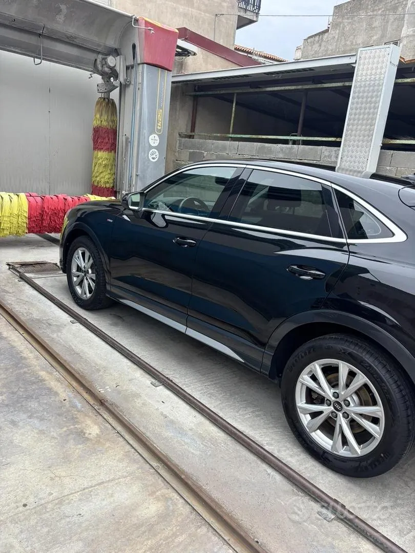 Audi Q3 2021 photo 2