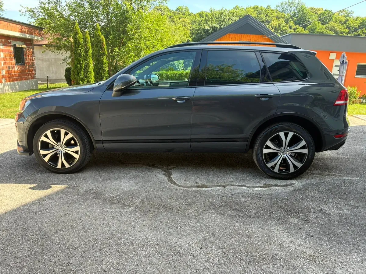 Volkswagen Touareg 2013 photo 2