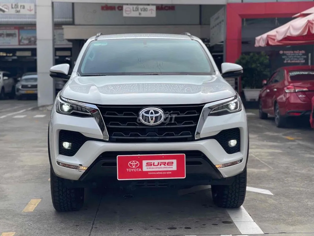 Toyota Fortuner 2022 photo 3