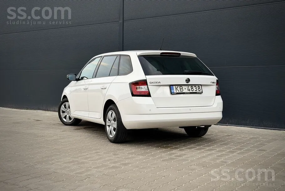 Skoda Fabia 2015 photo 3