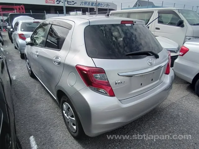 Toyota Vitz F 2016 photo 3