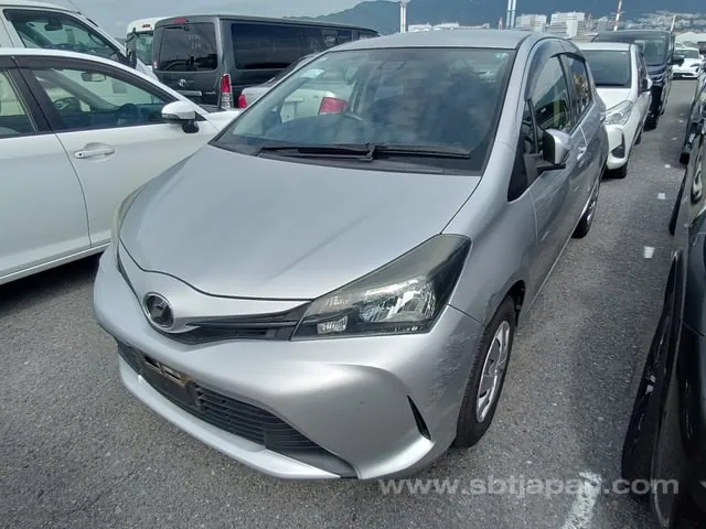 Toyota Vitz F 2016 photo 2