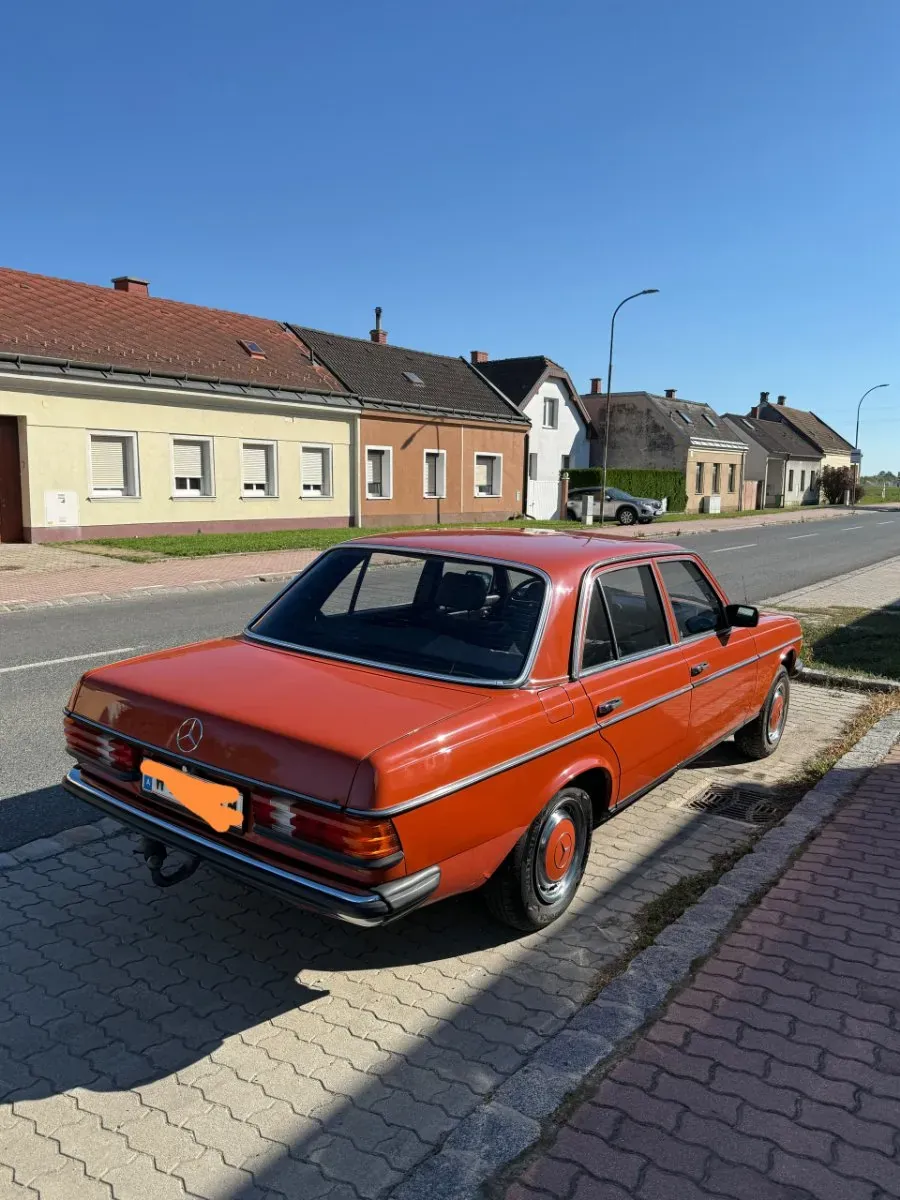 Mercedes-Benz E-Class 1981 photo 3