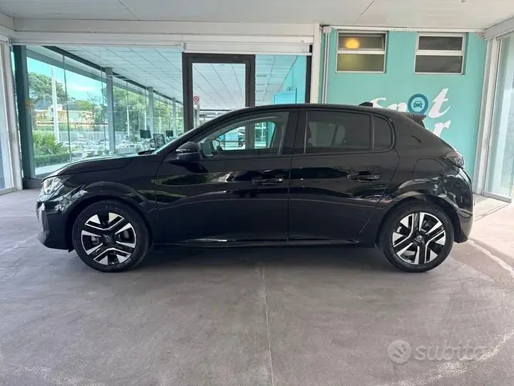 Peugeot 208 2025 photo 2