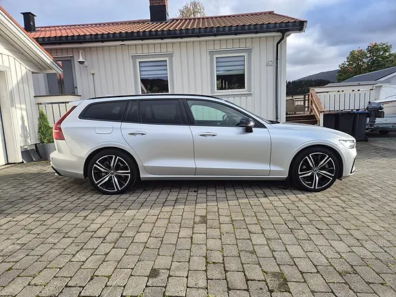 Volvo V60 2022 photo 3