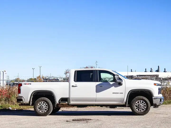 Chevrolet Silverado 2500 2025 photo 3