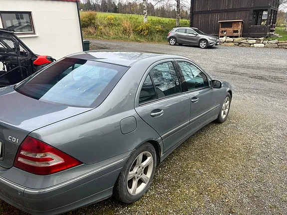 Mercedes-Benz C200 D 2005 photo 4