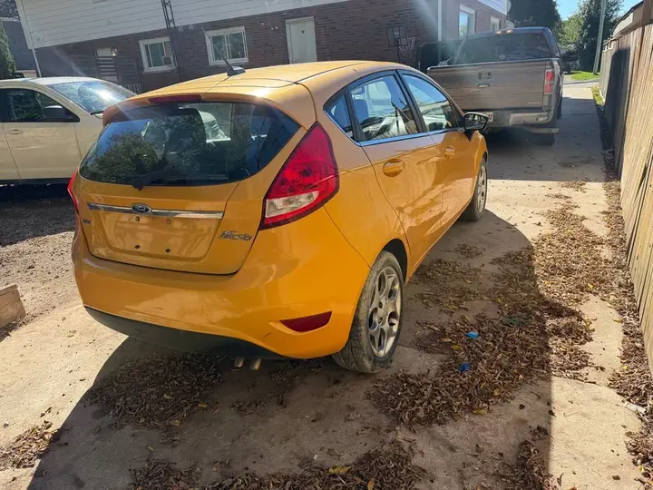 Ford Fiesta 2011 photo 3