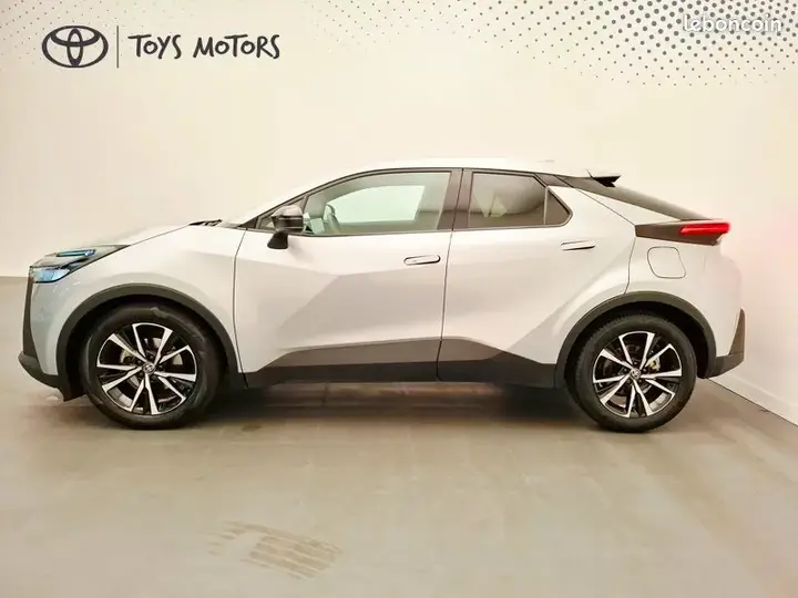 Toyota C-Hr 2024 photo 2