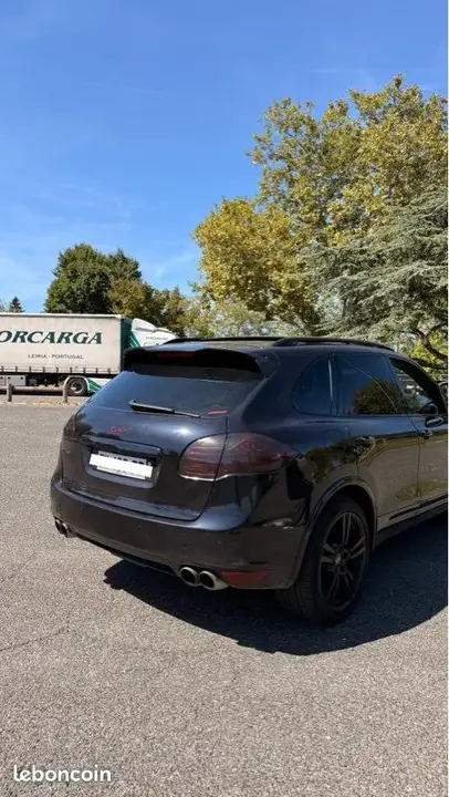 Porsche Cayenne 2011 photo 2