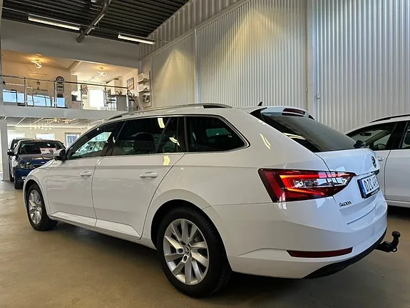Skoda Superb 2019 photo 5