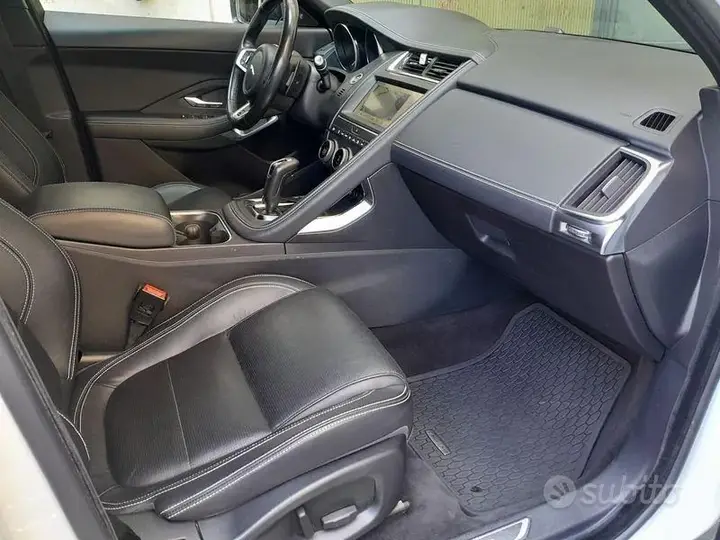 Jaguar E-Pace 2020 photo 3