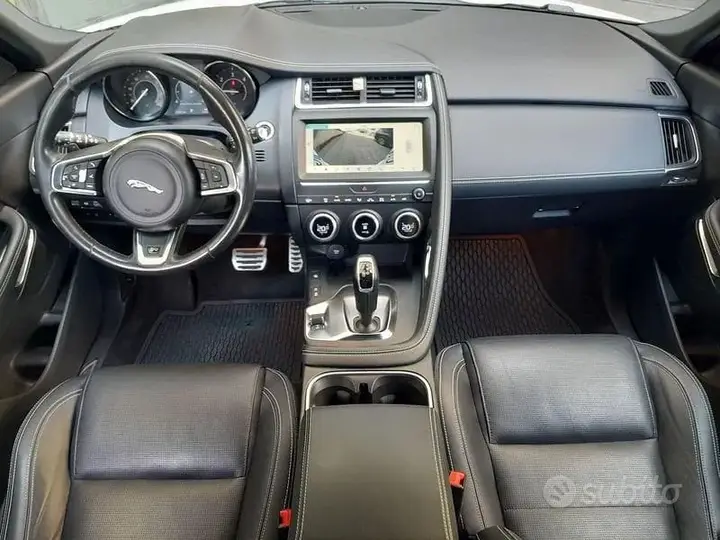 Jaguar E-Pace 2020 photo 4