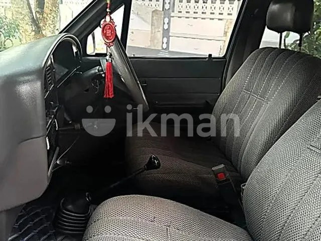 Toyota Hilux 1991 photo 5