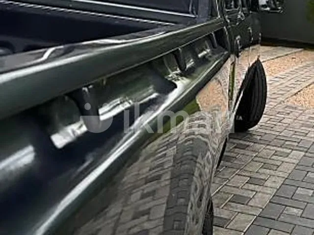 Toyota Hilux 1991 photo 2