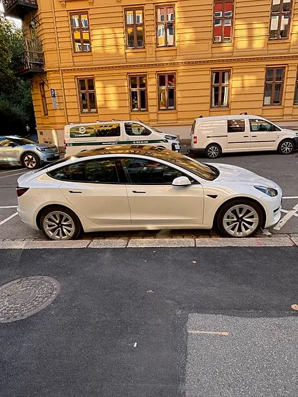 Tesla Model 3 2023 photo 3