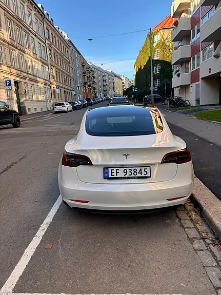 Tesla Model 3 2023 photo 5