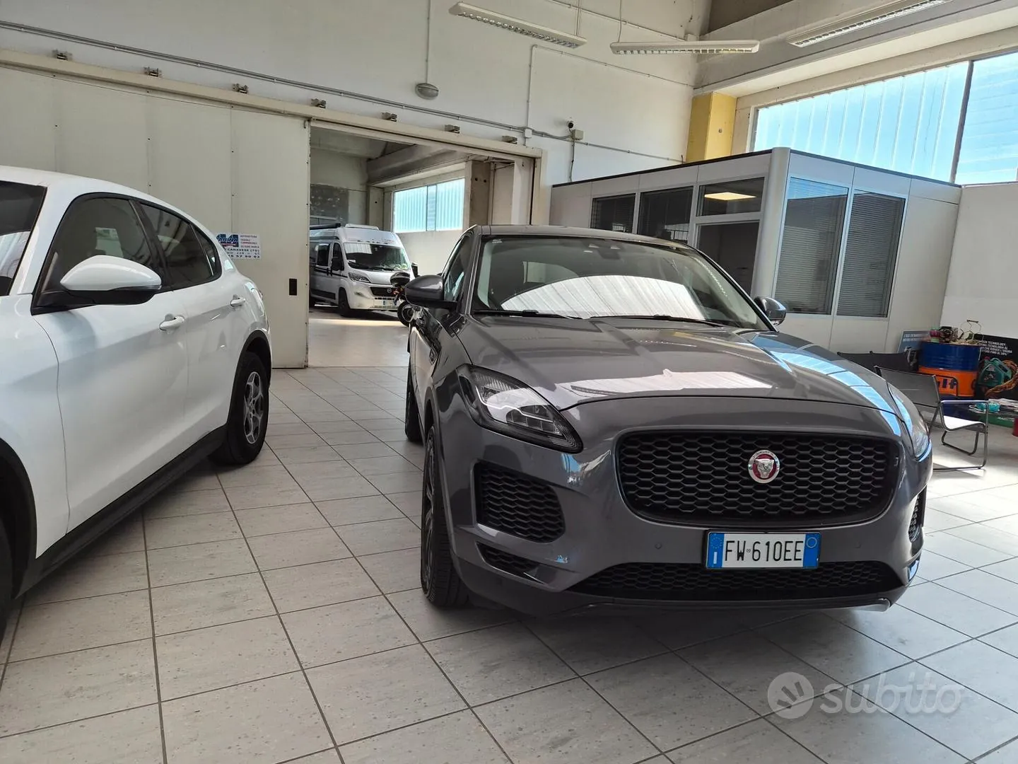 Jaguar E-Pace 2019 photo 4
