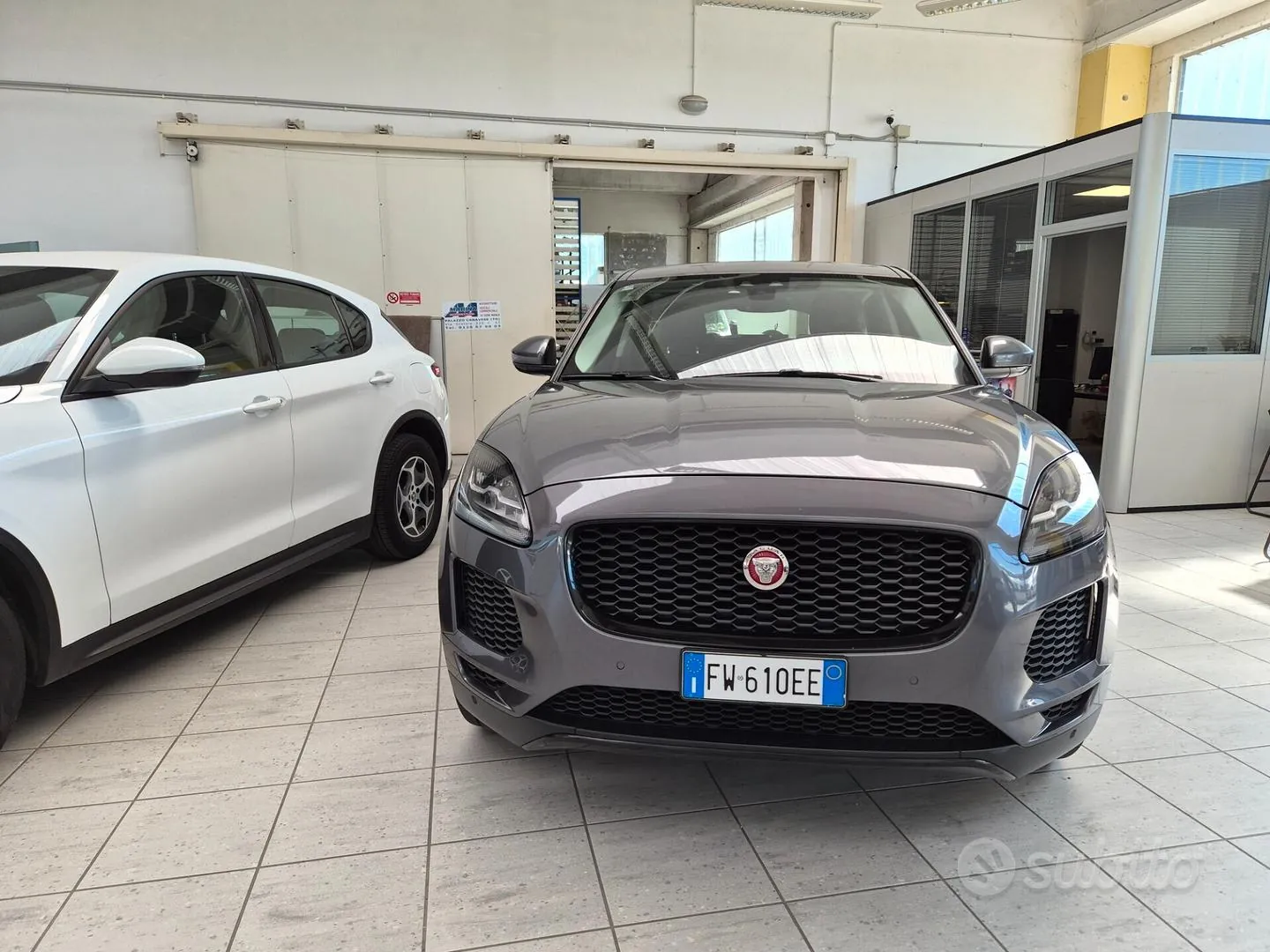 Jaguar E-Pace 2019 photo 3