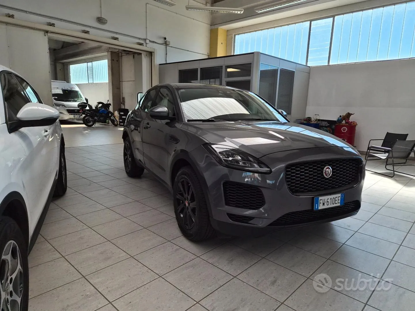 Jaguar E-Pace 2019 photo 5