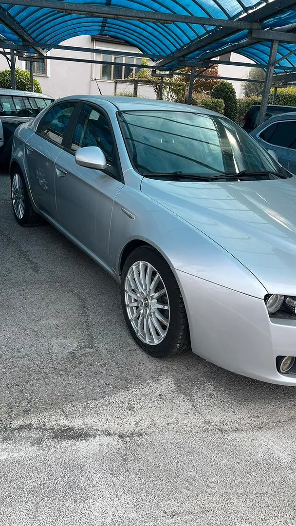 Alfa Romeo 159 2008 photo 2
