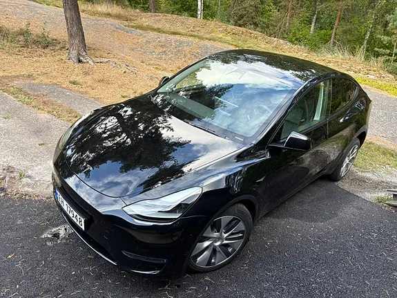 Tesla Model Y 2023 photo 2