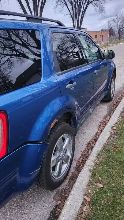 Ford Escape 2011 photo 2
