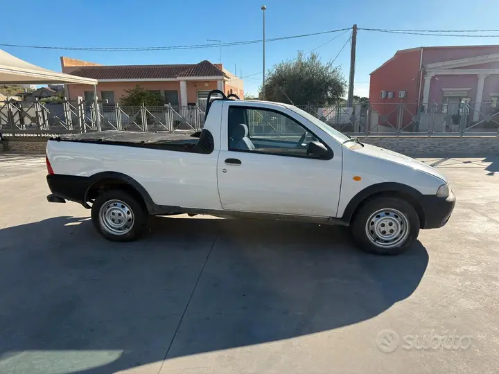 Fiat Strada 2001 photo 2