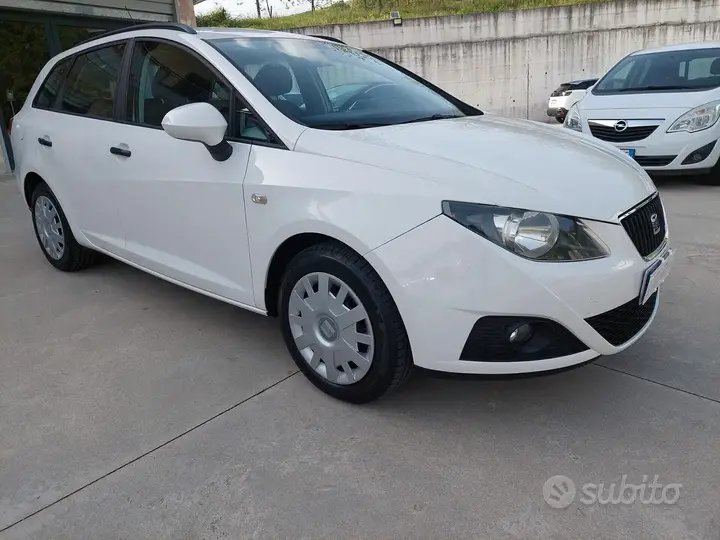 Seat Ibiza 2011 photo 2
