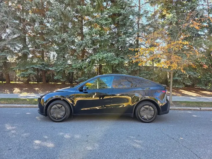 Tesla Model Y 2026 photo 3
