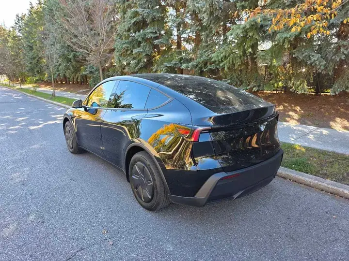Tesla Model Y 2026 photo 4