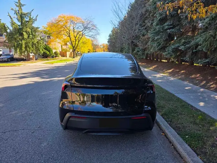 Tesla Model Y 2026 photo 5