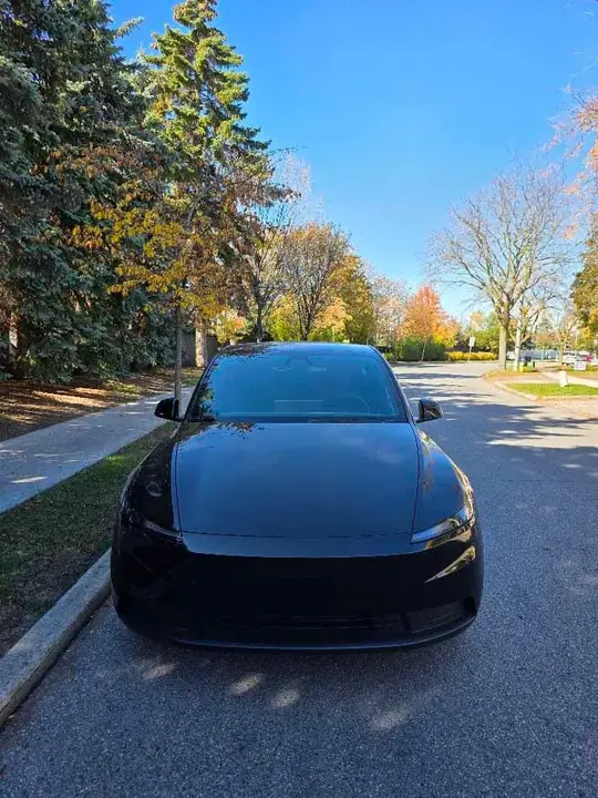 Tesla Model Y 2026 photo 2