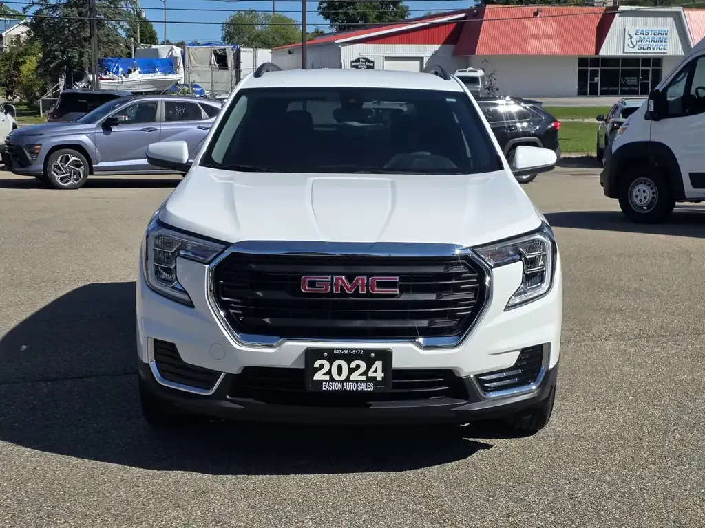 GMC Terrain 2024 photo 2