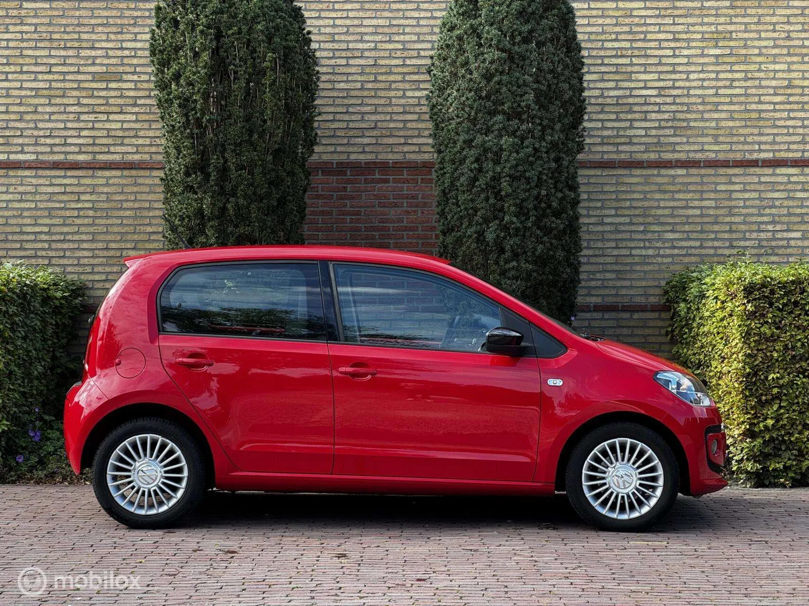 Volkswagen Up 2013 photo 4