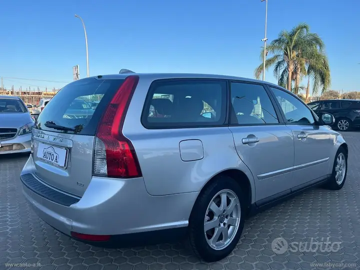 Volvo V50 2010 photo 4
