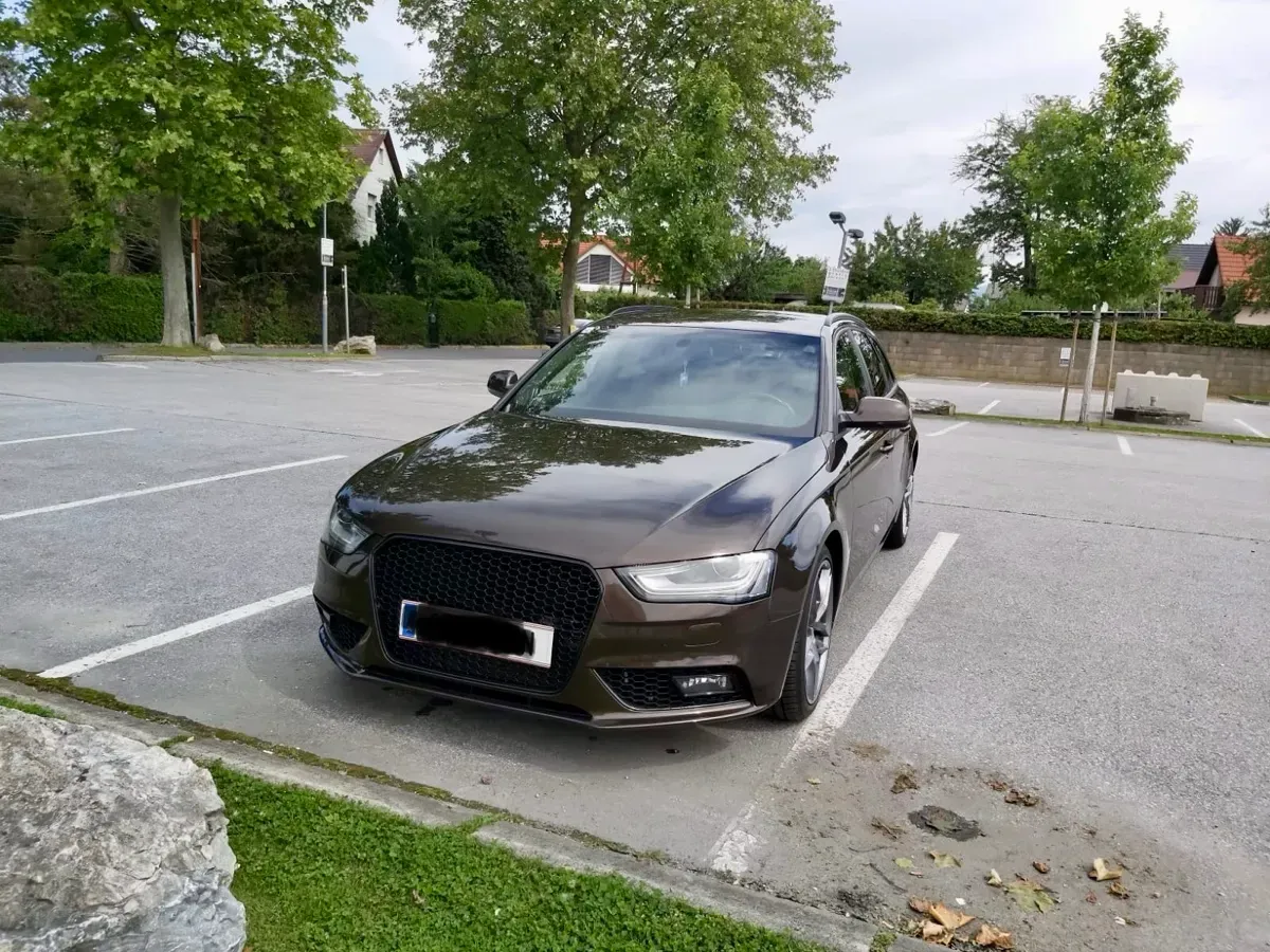 Audi A4 2012 photo 2