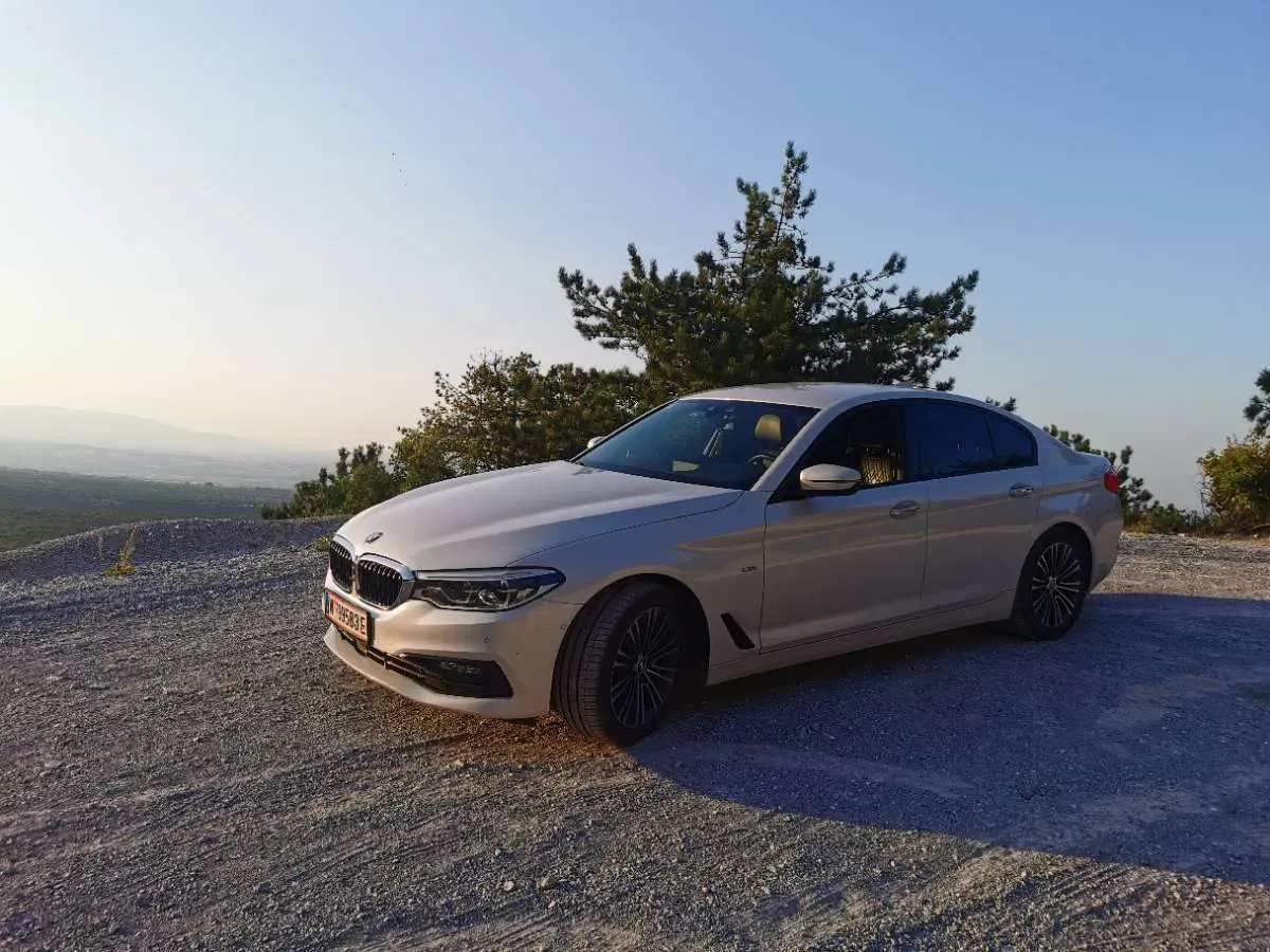 BMW 5 Series 2017 photo 2